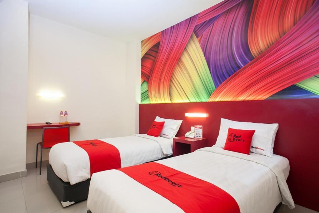 Hotel Reddoorz Near Hawaii Water Park à Malang Extérieur photo