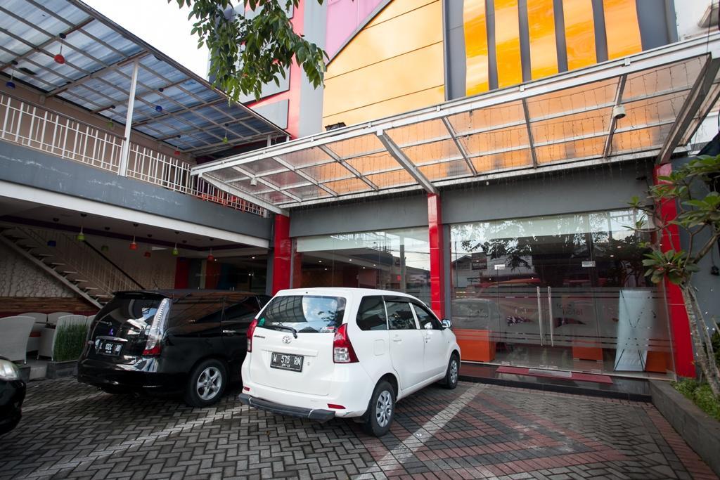 Hotel Reddoorz Near Hawaii Water Park à Malang Extérieur photo