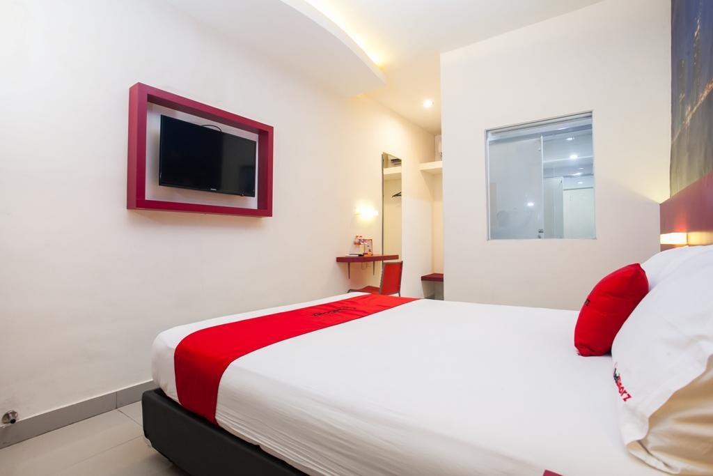 Hotel Reddoorz Near Hawaii Water Park à Malang Extérieur photo